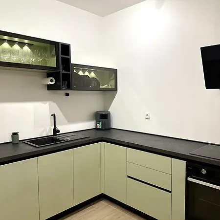 Jerry Apartman *